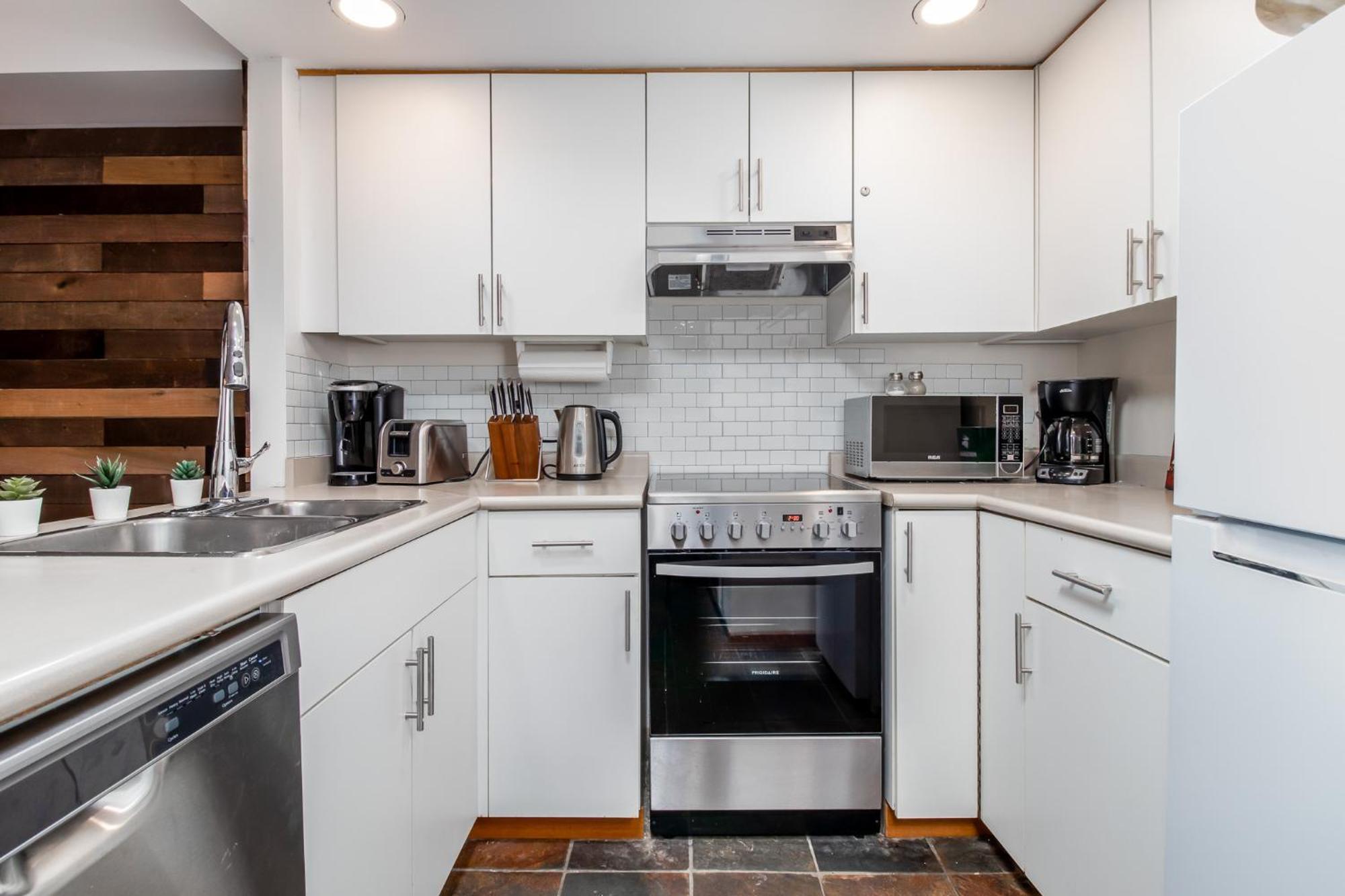דירות וויסטלר Creekside Slopeside 1Br With Pool, Hot Tub, Bbq מראה חיצוני תמונה